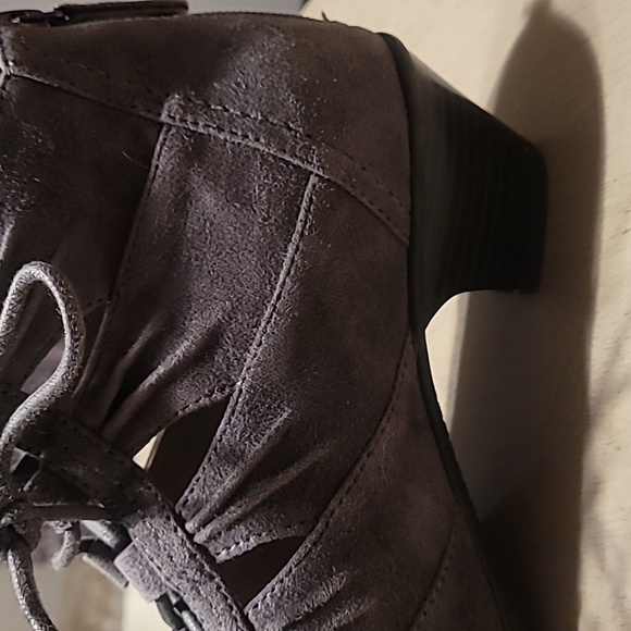 Earth Lace Up Gray Suede Bootie - size 9 - Picture 7 of 7